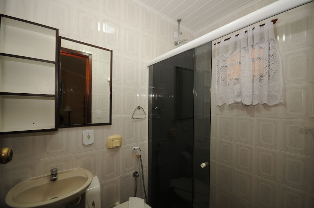 Standard Double Room - Photo 8