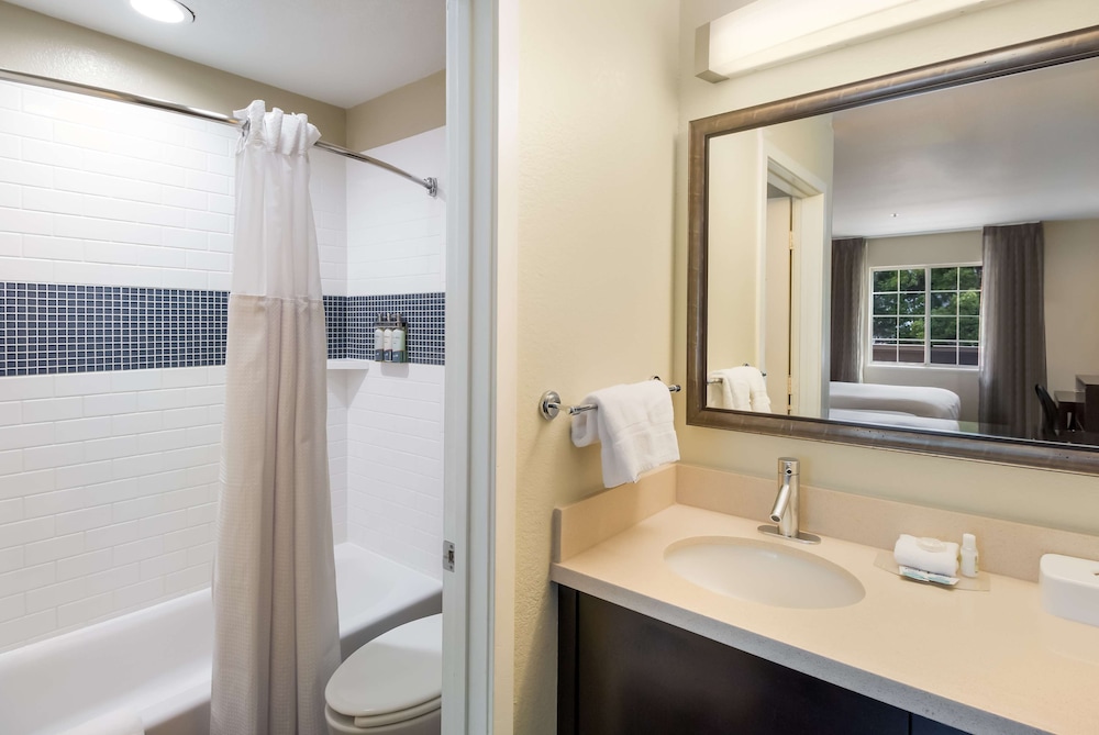 Suite, Multiple Beds (Two Bedroom) - Photo 5