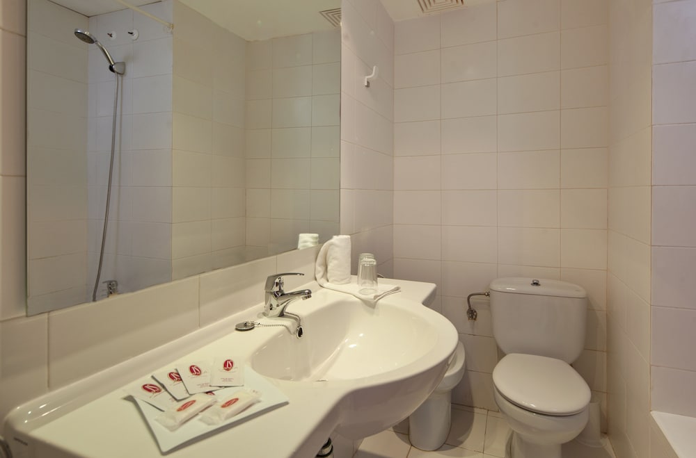 Double Room, Balcony, Partial Sea View - Photo 15