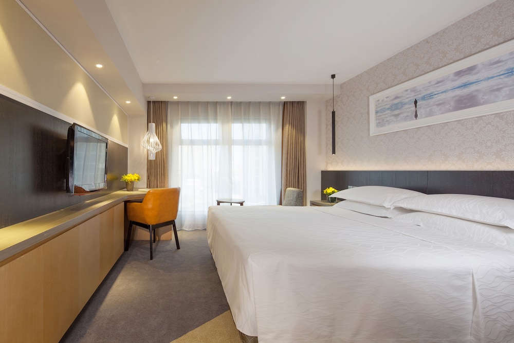 Superior Room, 1 King Bed - Photo 4