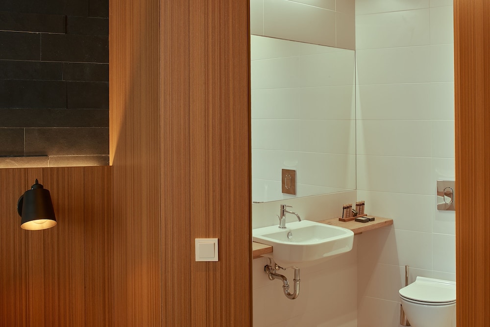 Deluxe Double Room, 1 Double Bed, Private Bathroom, photo 6