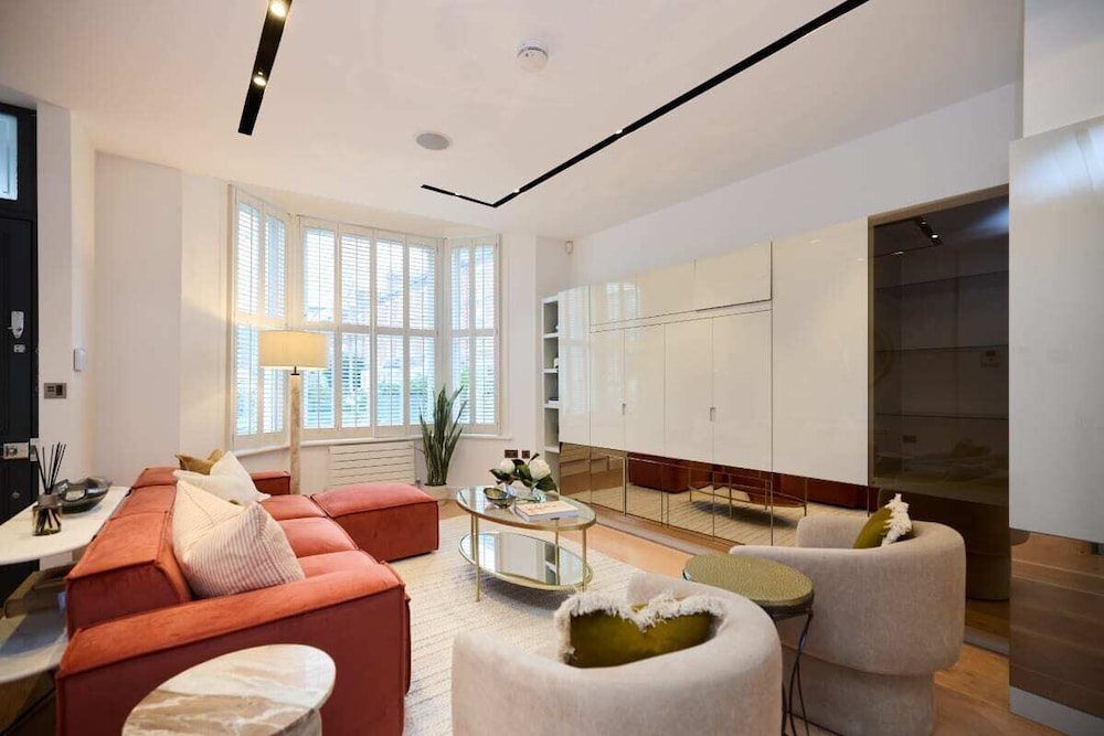 House (4 Bedrooms)