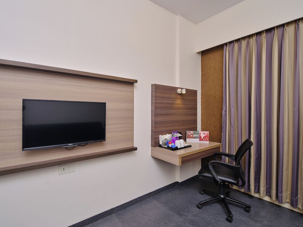 Deluxe Room - Photo 18
