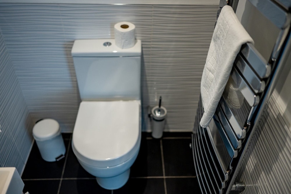 Brighton City Apartment *Parking Available* photo 3