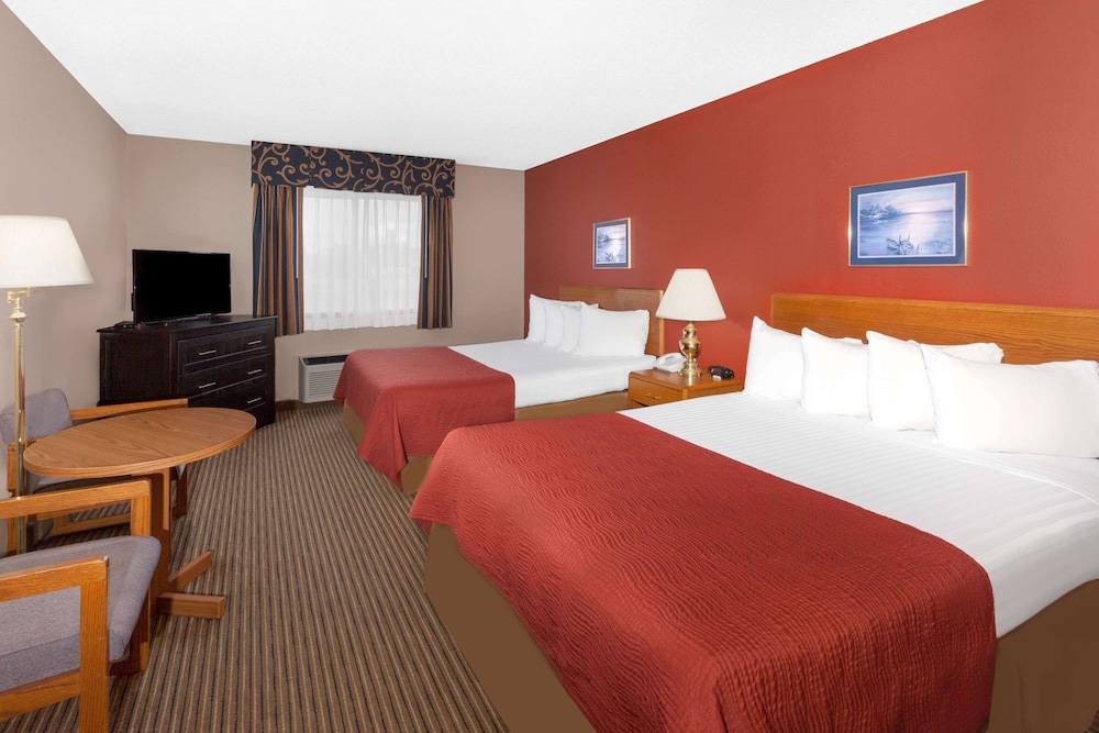 Room, 2 Queen Beds, Non Smoking, Courtyard View - Photo 1