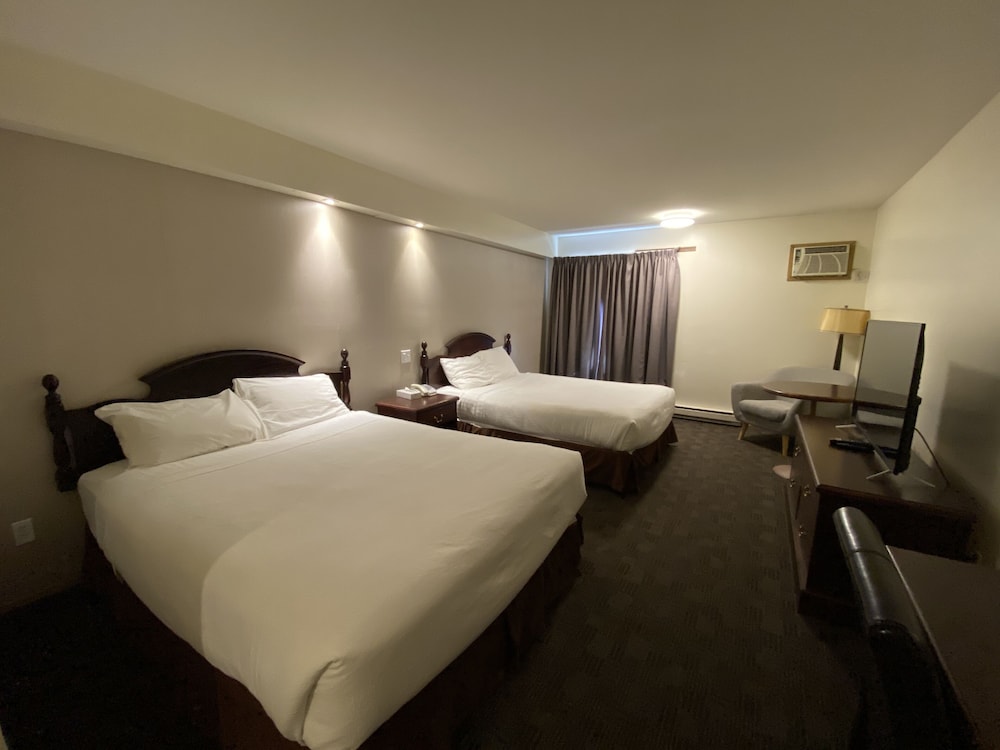 Standard Room, 2 Queen Beds - Photo 1