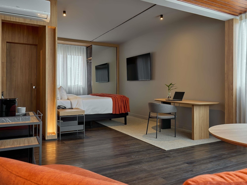 Executive Suite, 1 King Bed - Photo 3