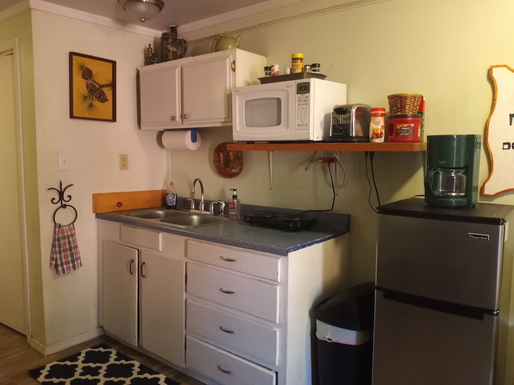 Basic Cabin, Non Smoking, Patio photo 3