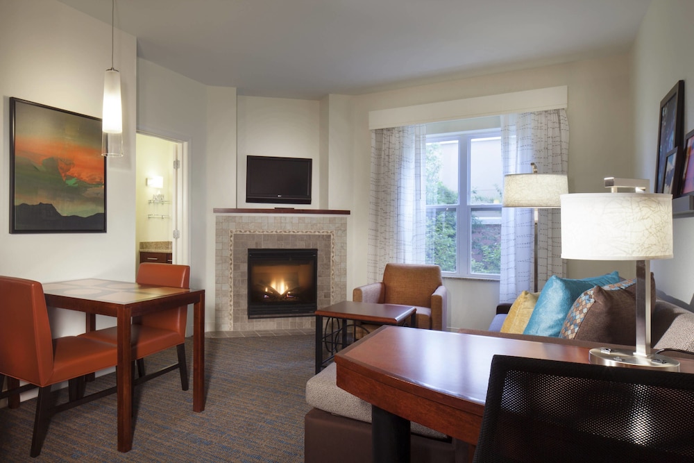 Suite, 1 Bedroom - Photo 3