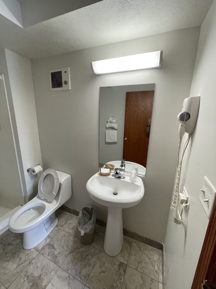 King Whirlpool Suite - Photo 3