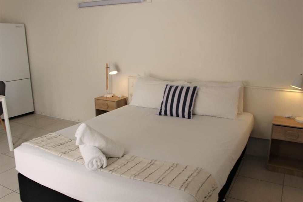 Deluxe Studio, 1 Queen Bed - Photo 3
