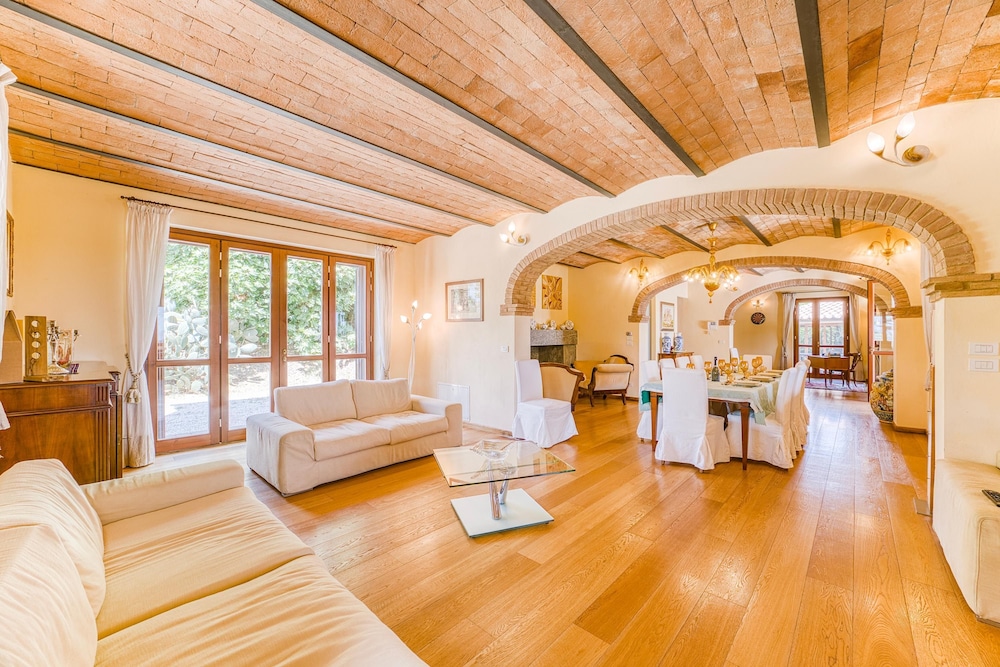 Villa photo 1