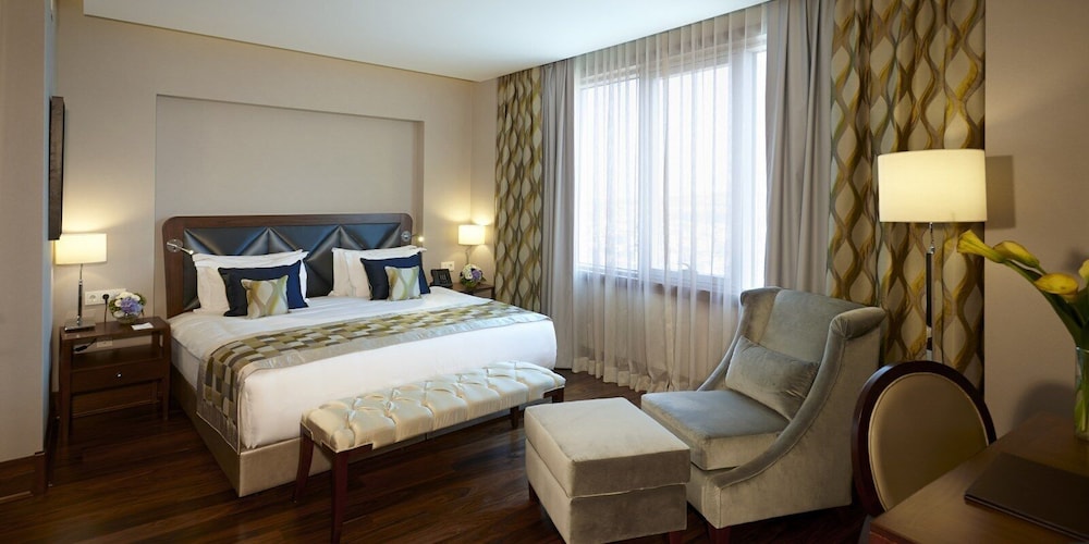 Junior King Suite