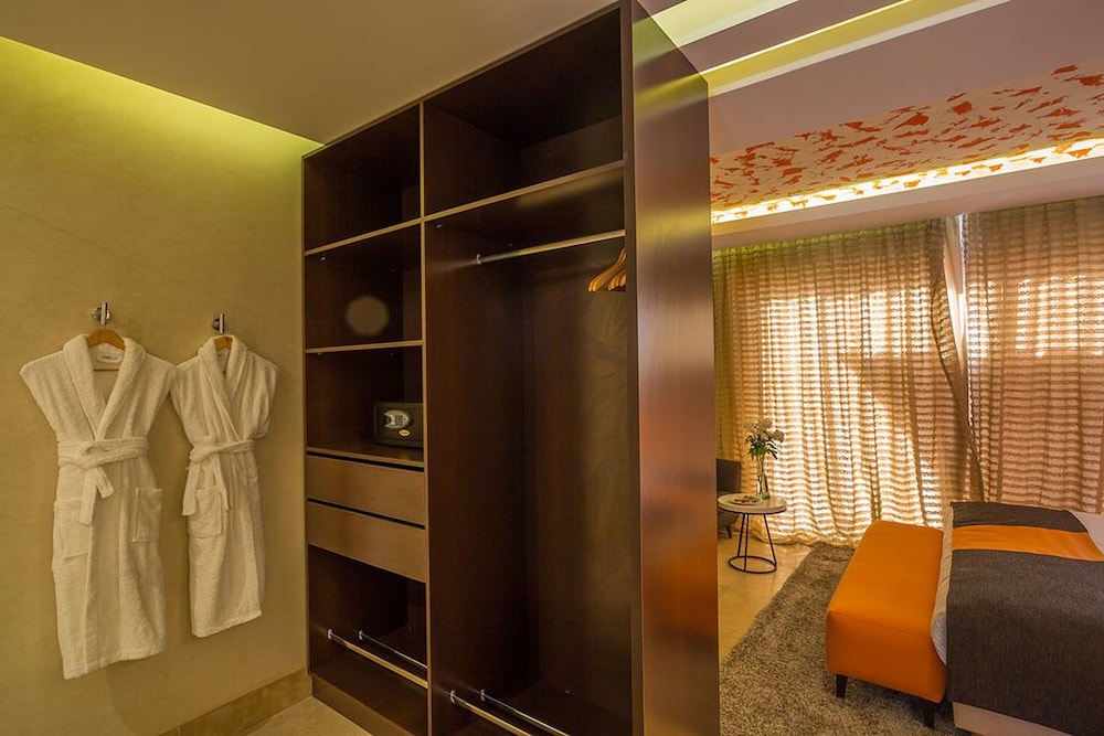 Deluxe Room, Garden View, Poolside photo 1