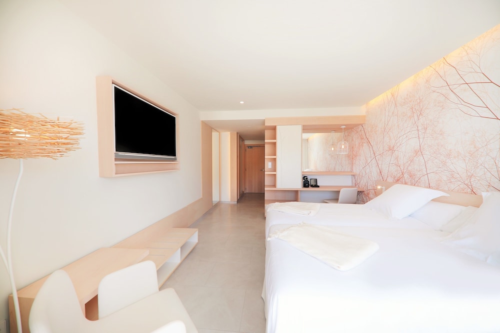 Double Room Single Use (Side Sea view)