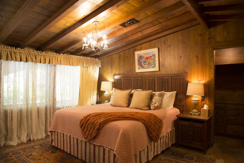 Deluxe Room, 1 King Bed (Bordeau) photo 2