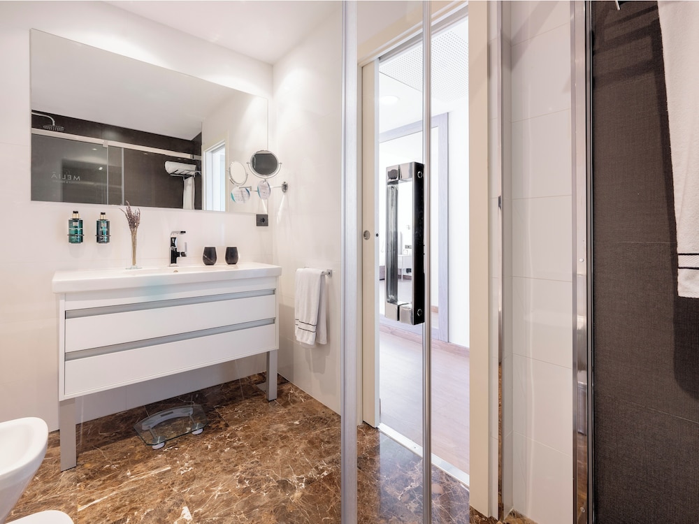 Premium Room, Sea View (2 Adults + 1 Child) - Photo 8