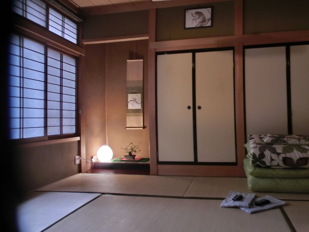 Japanese style room with shared bath and toilet photo 2