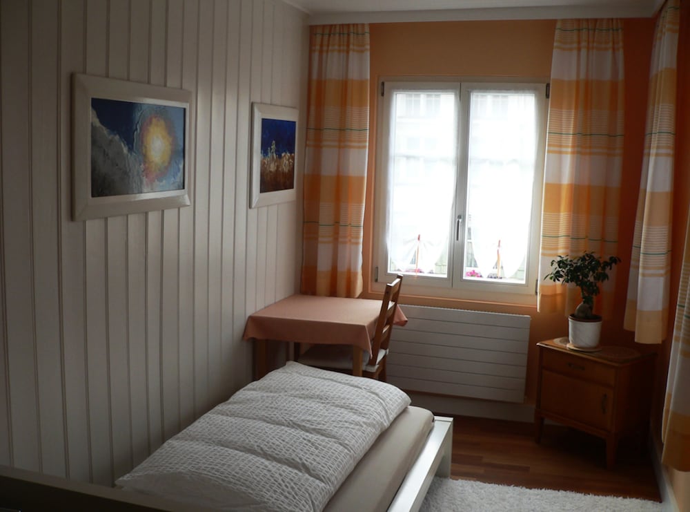 Traditional Single Room, Shared Bathroom photo 1