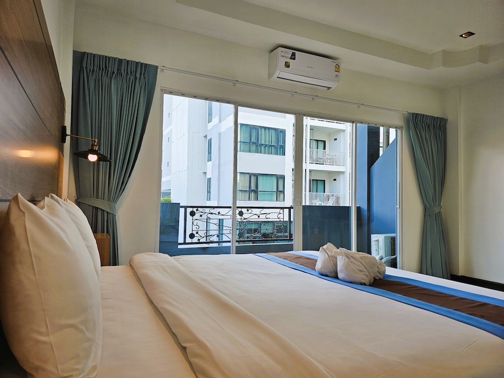 Deluxe Double Room, Balcony - Photo 7
