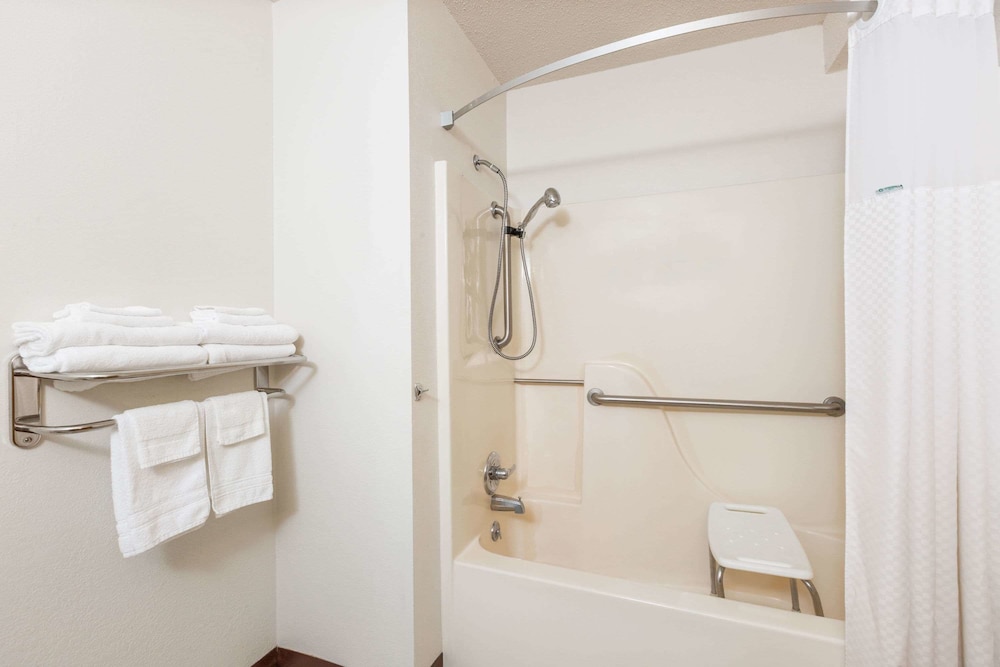 Room, Accessible - Photo 5