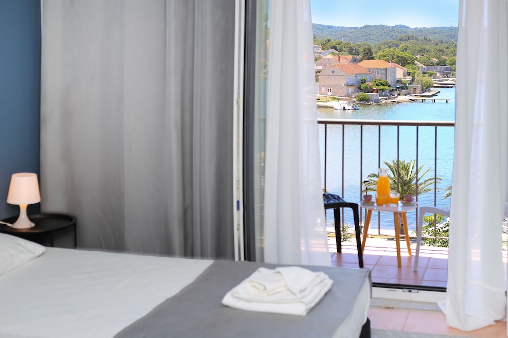 Standard Twin Room, Sea View photo 2