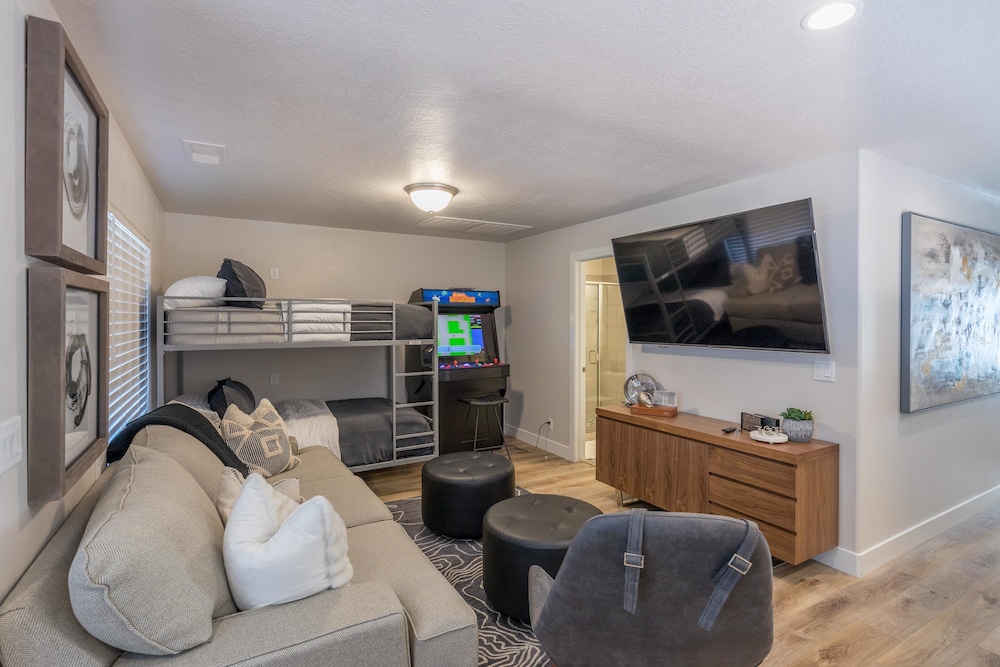 Townhome, Multiple Beds (Desert Solace) photo 2