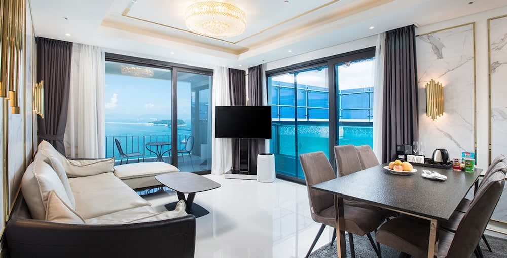 Royal Pool Villa - Additional Payment 100,000 Is Required For Pool Use - F&B Benefit