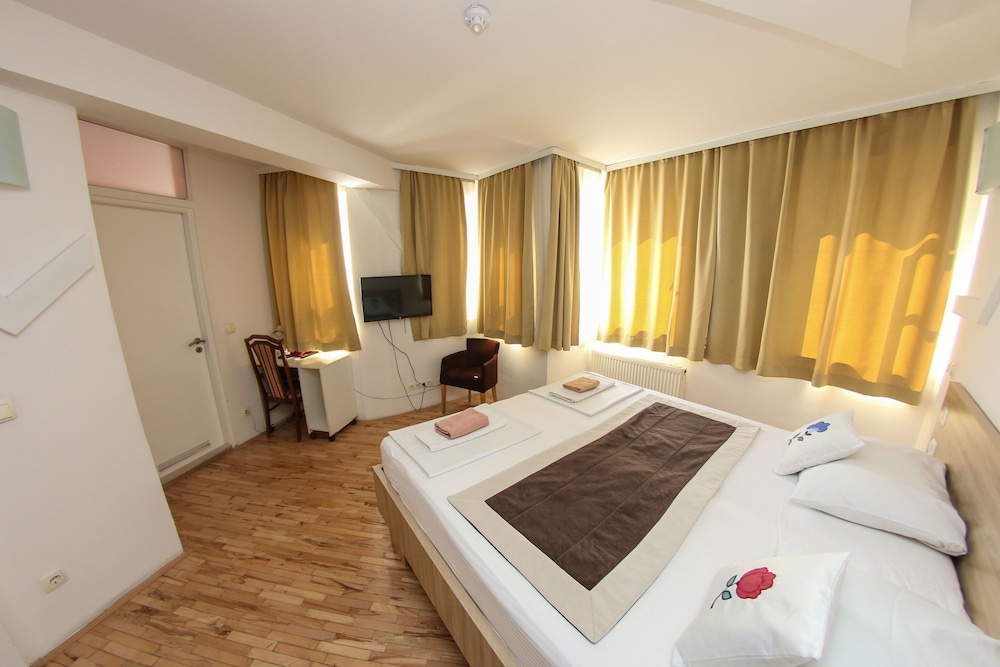Basic Double Room photo 2