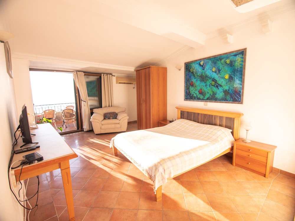 One Bedroom Quadruple Suite, 2 Bathrooms