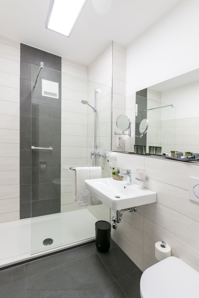 Comfort Double Room, 2 Twin Beds, Balcony (Plus) photo 3