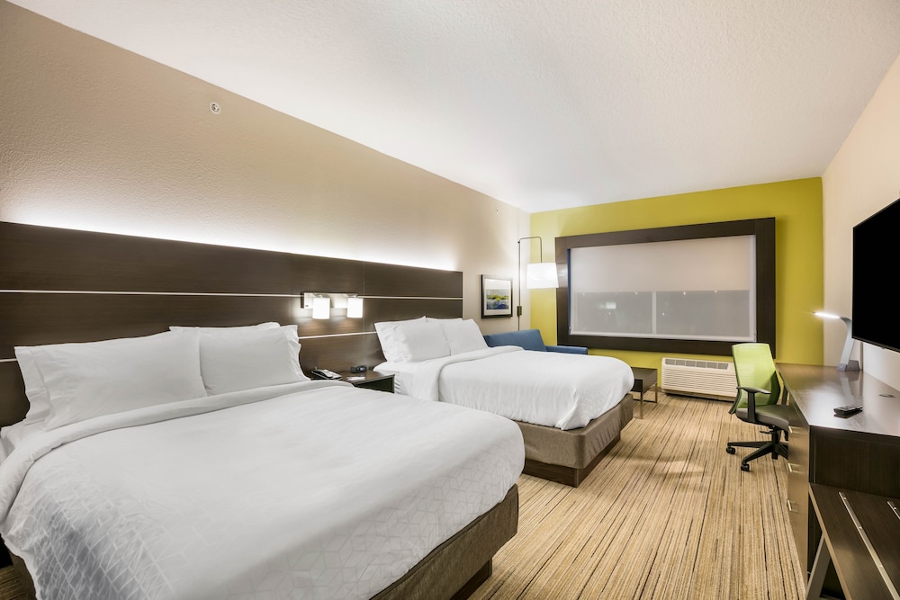 Standard Room, 2 Queen Beds (Communications, Walk In Shower) photo 1
