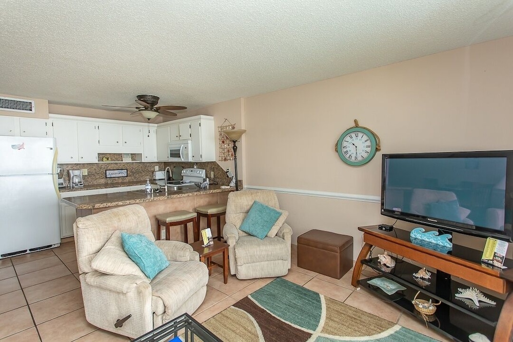 Condo, 2 Bedrooms photo 2