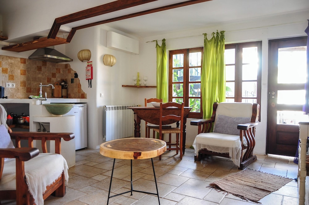 Family Studio Suite, 1 Bedroom, Non Smoking, Kitchenette photo 3