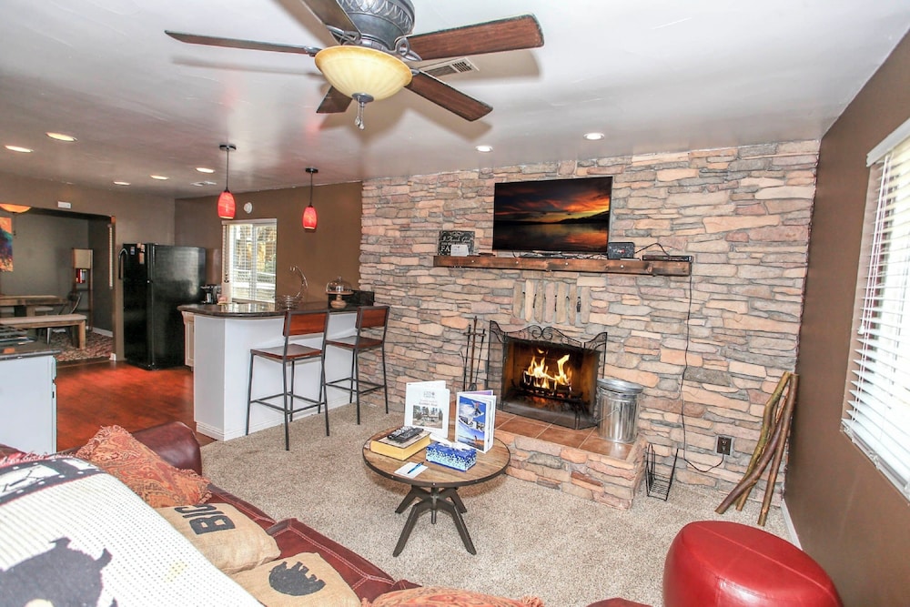 House, Multiple Beds, Patio, Mountain View photo 1