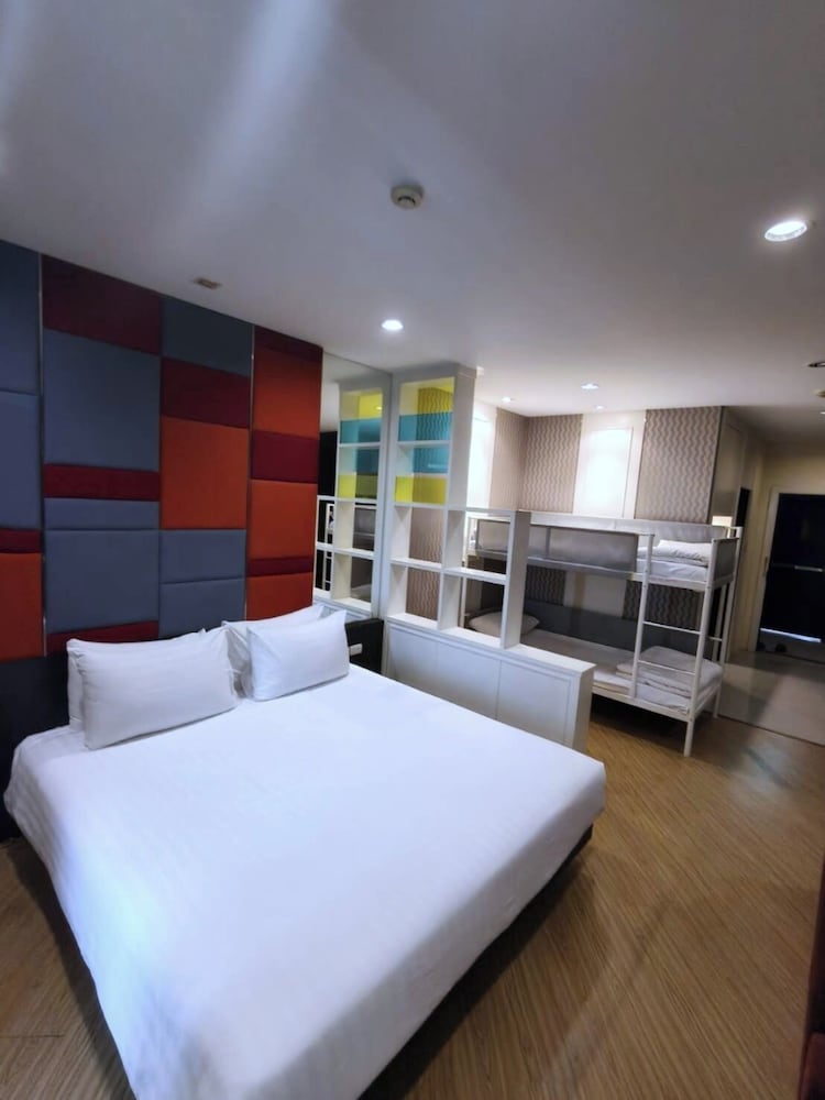 Family Bunk Bed with City View photo 2