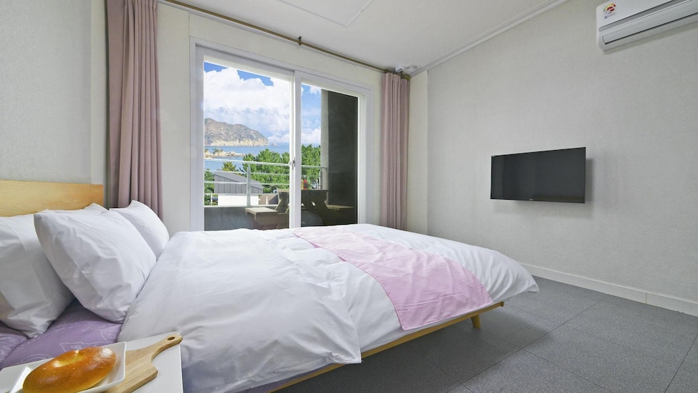 Basic Room, 1 Bedroom (204) - Photo 4
