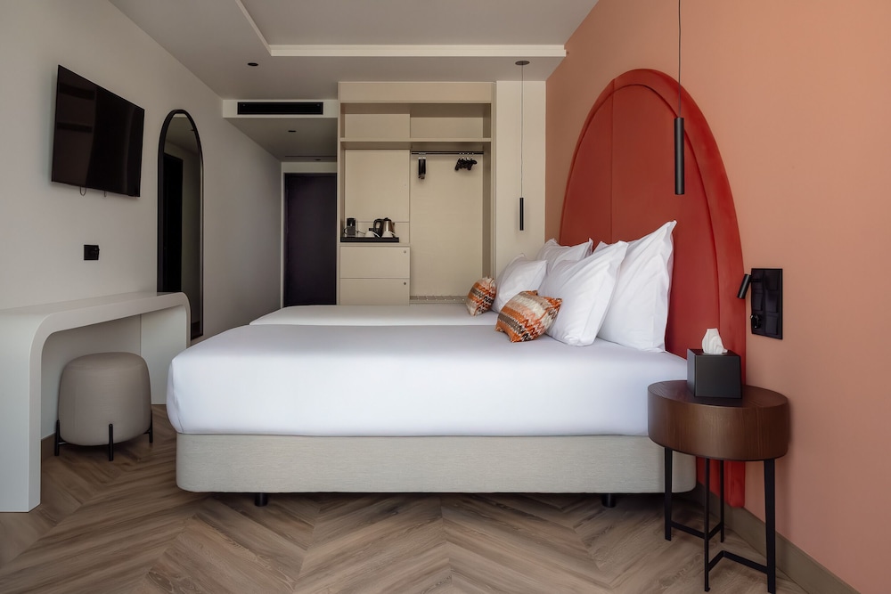 Deluxe Double or Twin Room, Balcony, City View photo 2