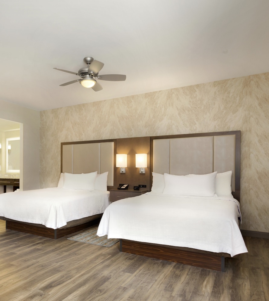 Suite, 2 Queen Beds, Accessible, Bathtub photo 2