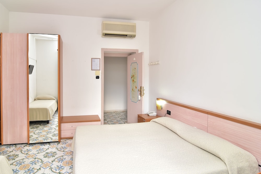 Standard Double or Twin Room, Balcony photo 1