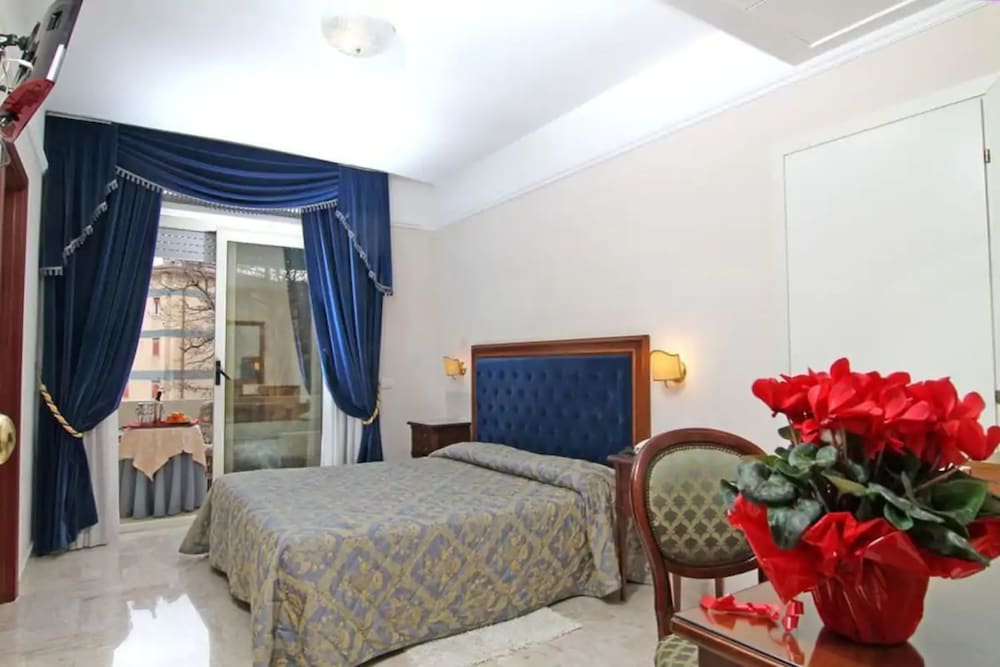 Standard Double or Twin Room, Balcony photo 2
