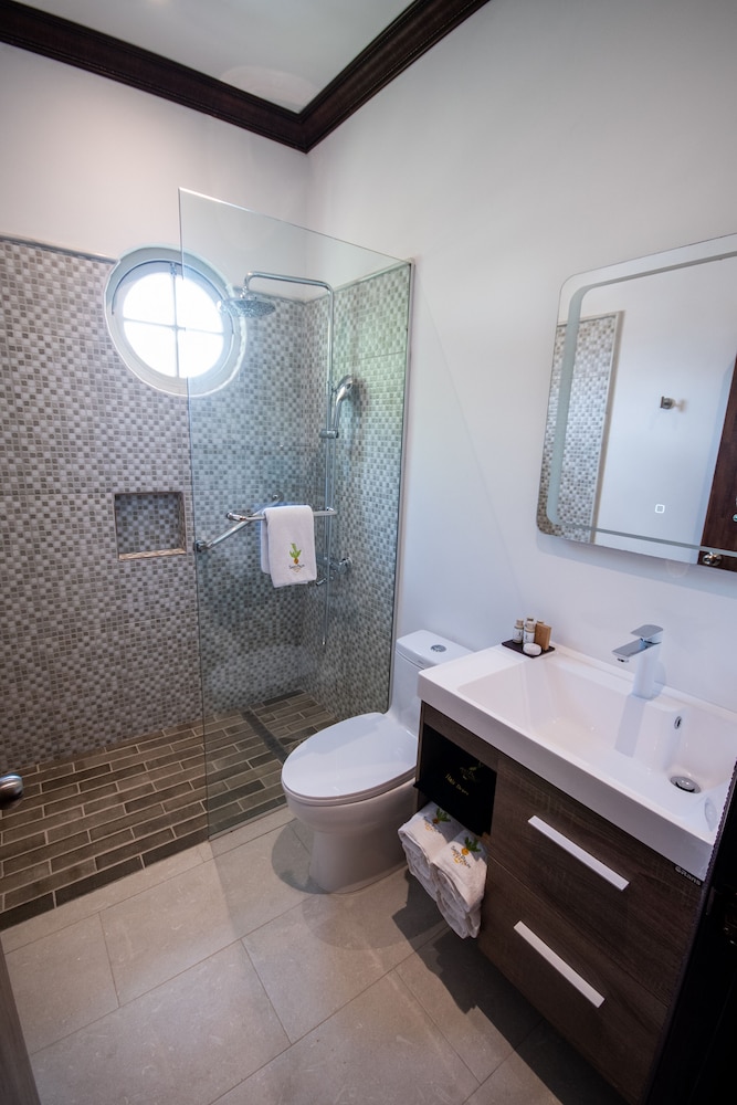 Main Deluxe Queen Junior Suite photo 3