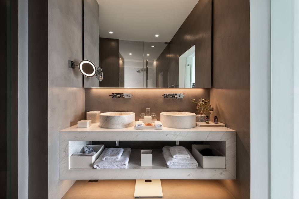 Deluxe Room (with Plunge Pool) - Photo 15