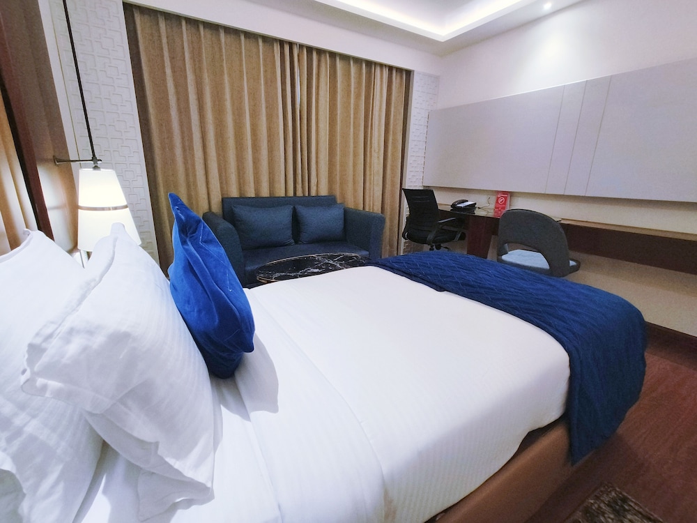 Executive Twin Room - Photo 11