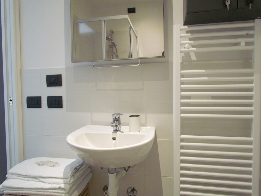 Single Room, 1 Twin Bed, Non Smoking, Shared Bathroom photo 3