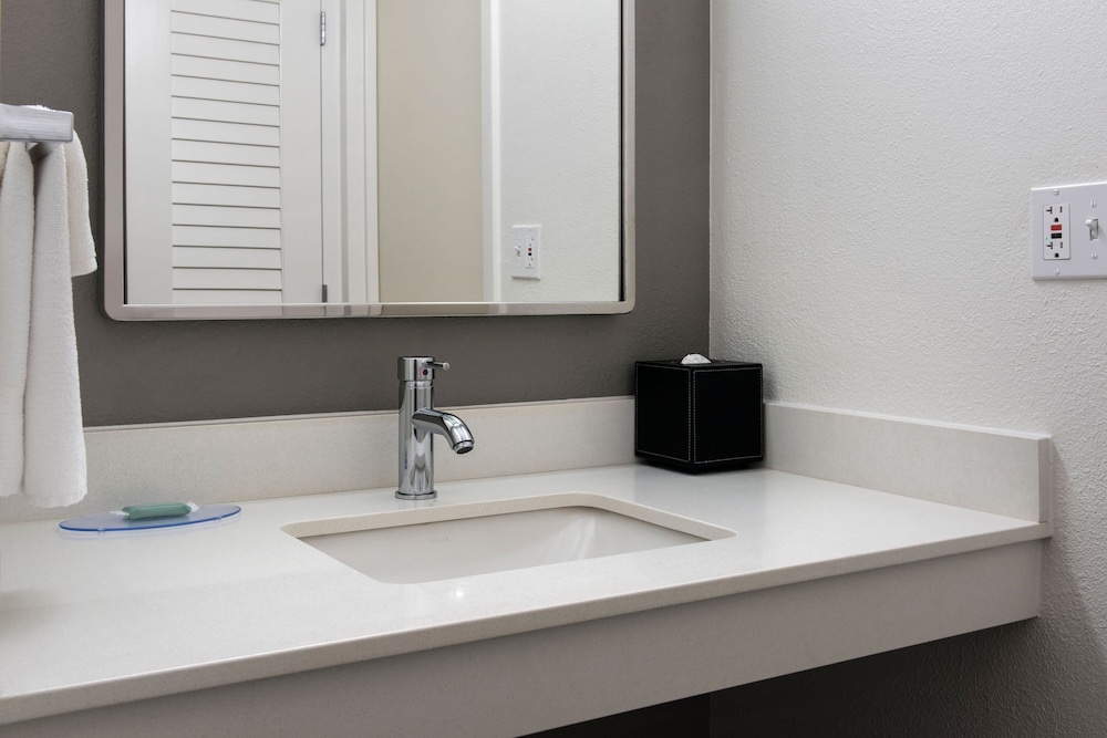 Room, 2 Double Beds (Mobility Accessible, Tub) - Photo 5