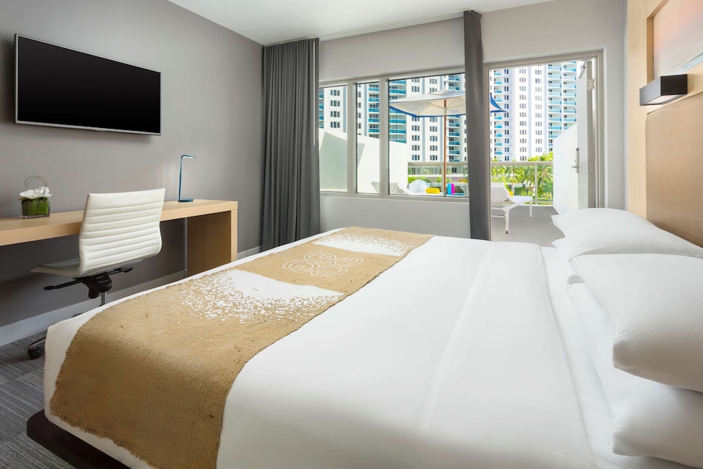 Room, 1 King Bed, Mobility Accessible, Terrace