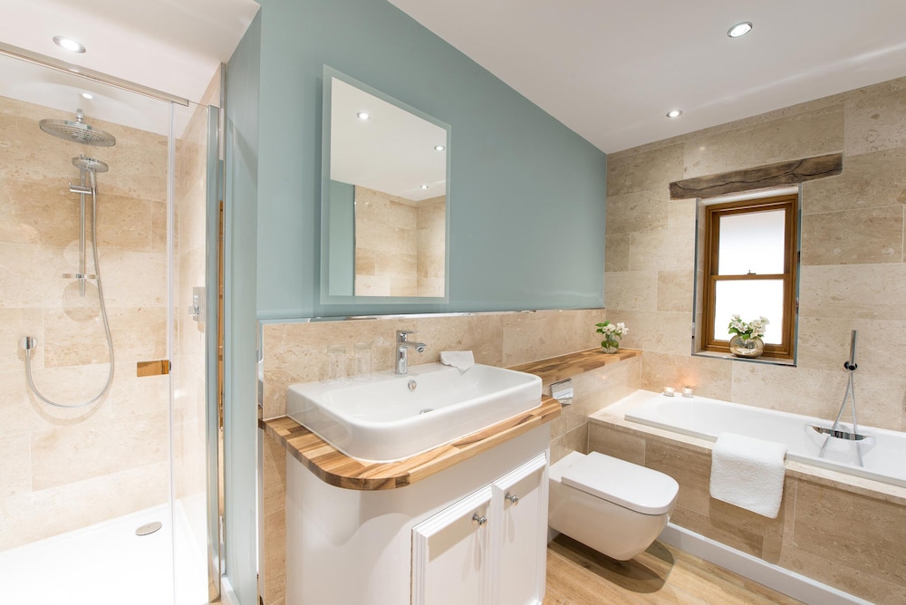 Superior Double Room, 1 King Bed, Non Smoking, Ensuite photo 1