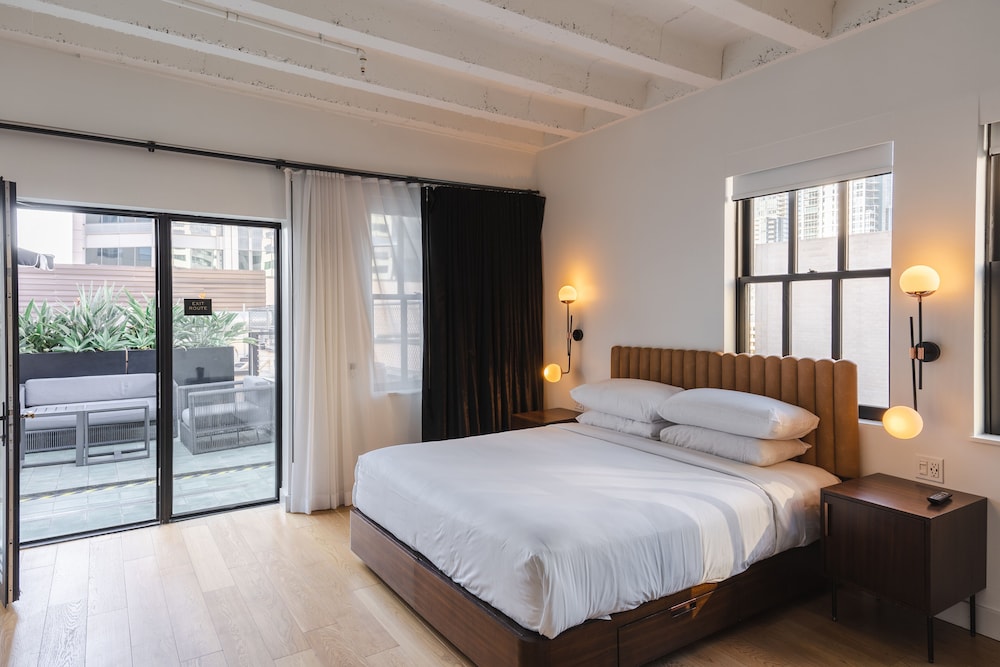2 Bedroom Loft Suite, Penthouse, 1 King, 1 Queen, Terrace - Photo 1