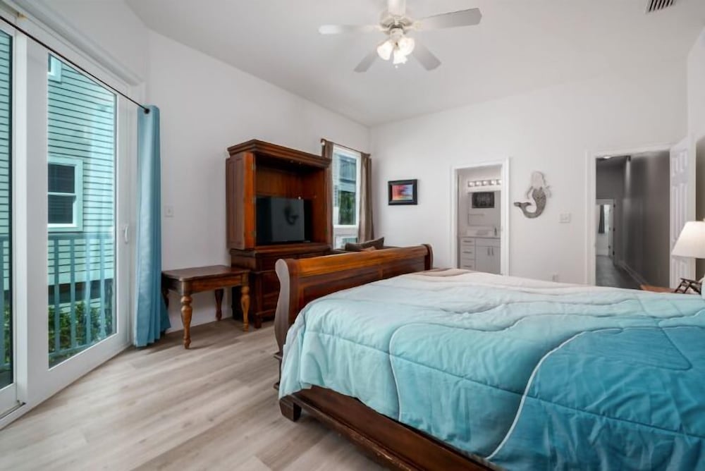House, Multiple Beds (Courageous Beach House Suite D)